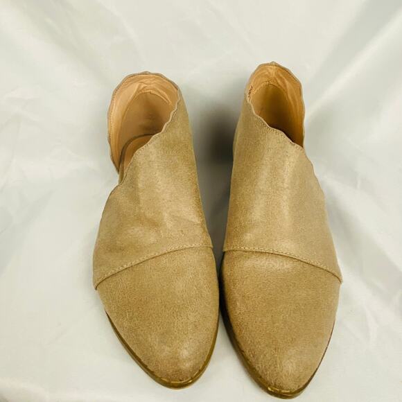 AMS Glory Faux Suede Beige D'Orsay Bootie Scalloped Trim Size 6 - Picture 3 of 7